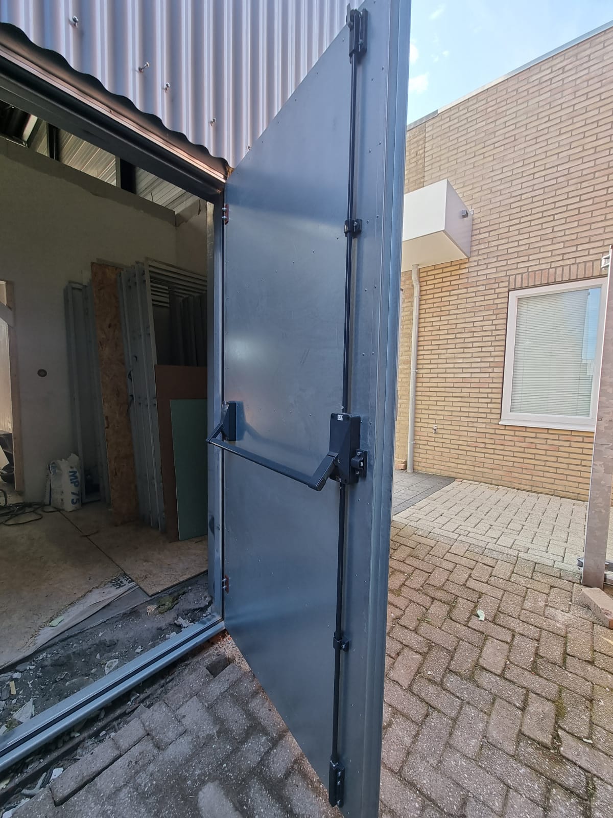 Paniekbeslag op nooduitgang