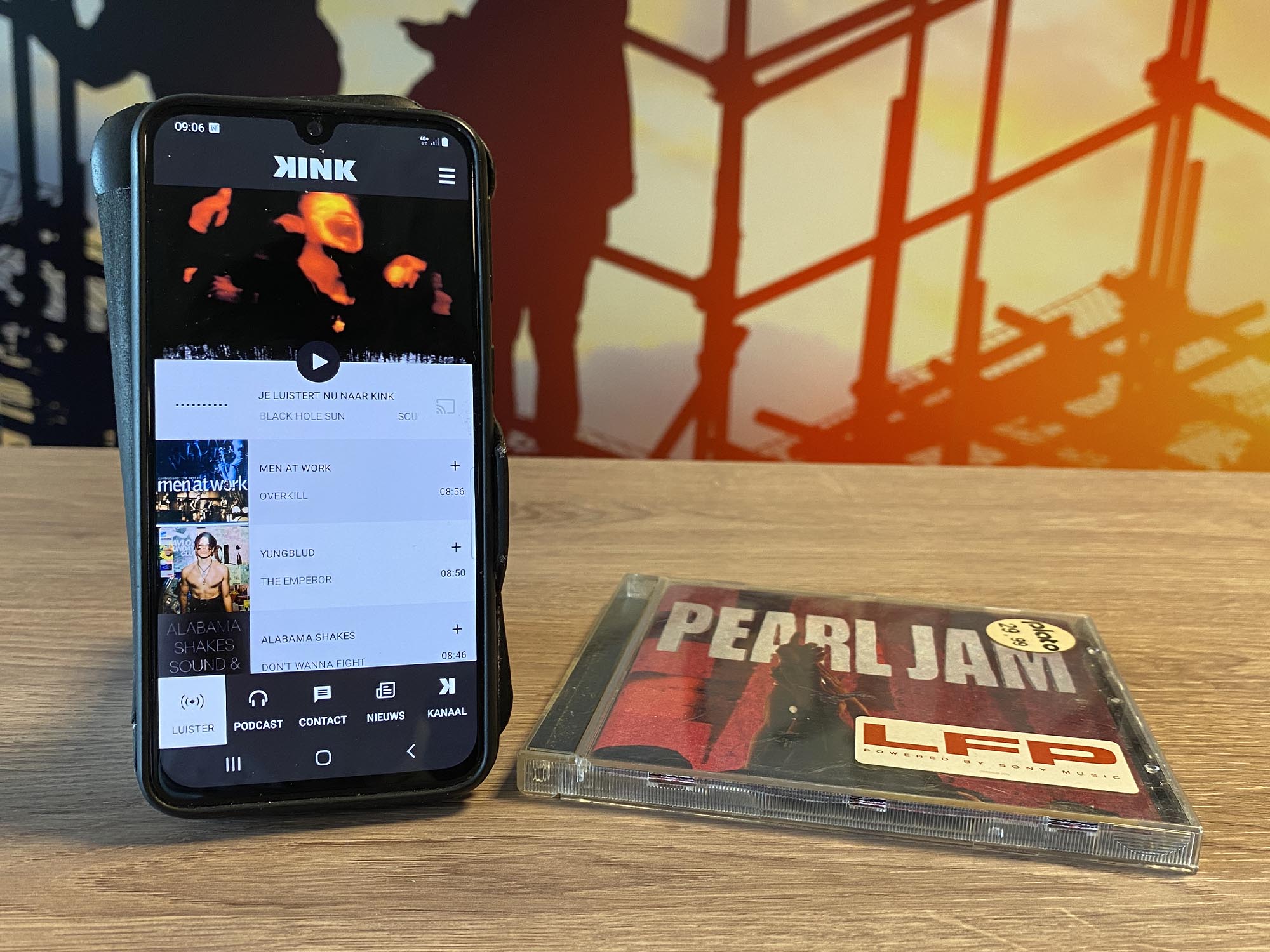 Rockmuziek telefoon Kink en Pearl Jam album