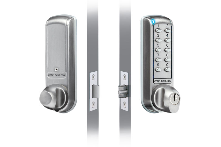 Elektromechanisch codeslot met knop en nachtschoot