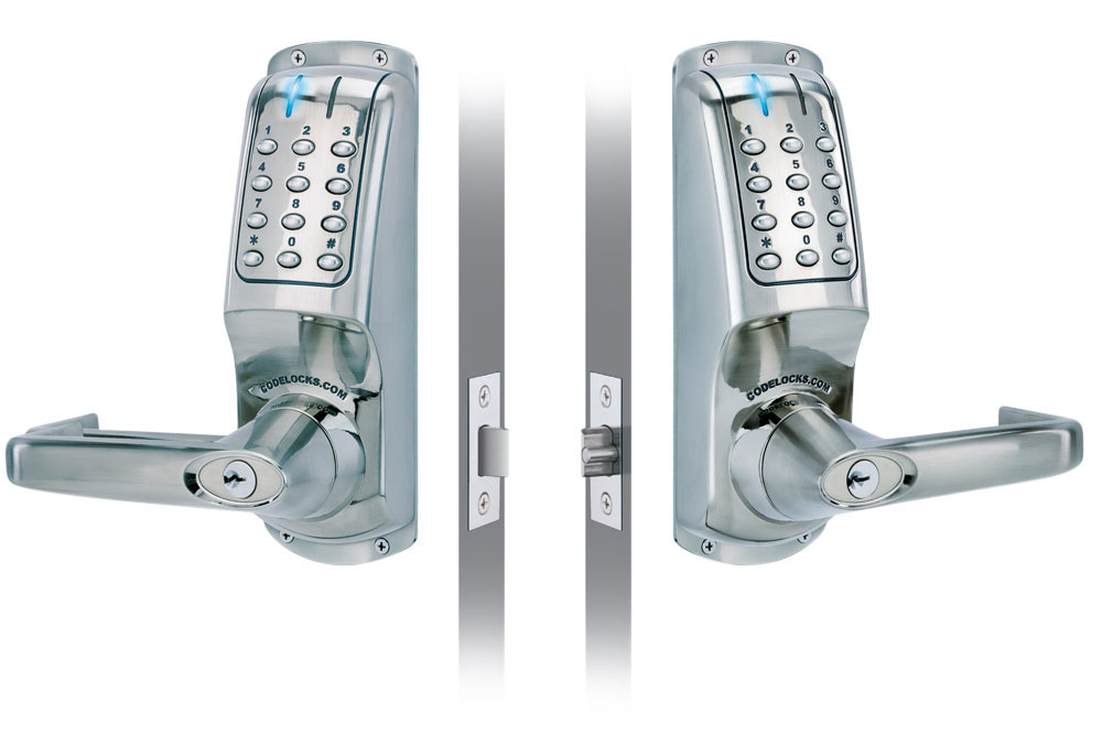 0163.417.7030 Elektronisch codeslot 2-zijdig code tableau / krukbediening / "Heavy Duty" / met inbouw nachtschoot & vastzetter / "vrije toegang" Mogelijkheid / maximaal 80 gebruikerscodes / maximaal 10 eenmalige gebruikerscodes / meer dan 200.000 operaties / links & rechts  / PVD weerbestendig  / sleutel "override"  / toepasbaar op alle DIN (hoofd)-sloten / vandalismebestendig / deurdikte 35mm - 60mm / alleen geschikt voor binnen / zamac, geborsteld staal, RVS toetsen